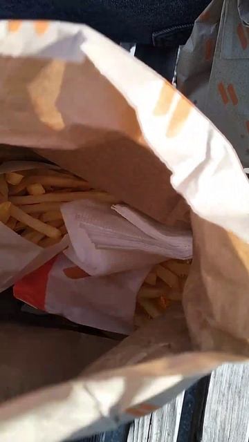 ЧИКЕНБУРГЕР И КАРТОШКА ФРИ ЗА 199 РУБЛЕЙ ИЗ ВКУСНО И ТОЧ