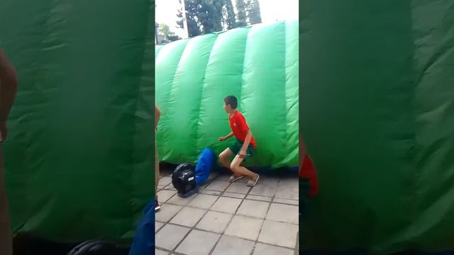 КАК НАДУВАЮТ БАТУТ "Подводный мир"/Линкин. смотреть онлайн