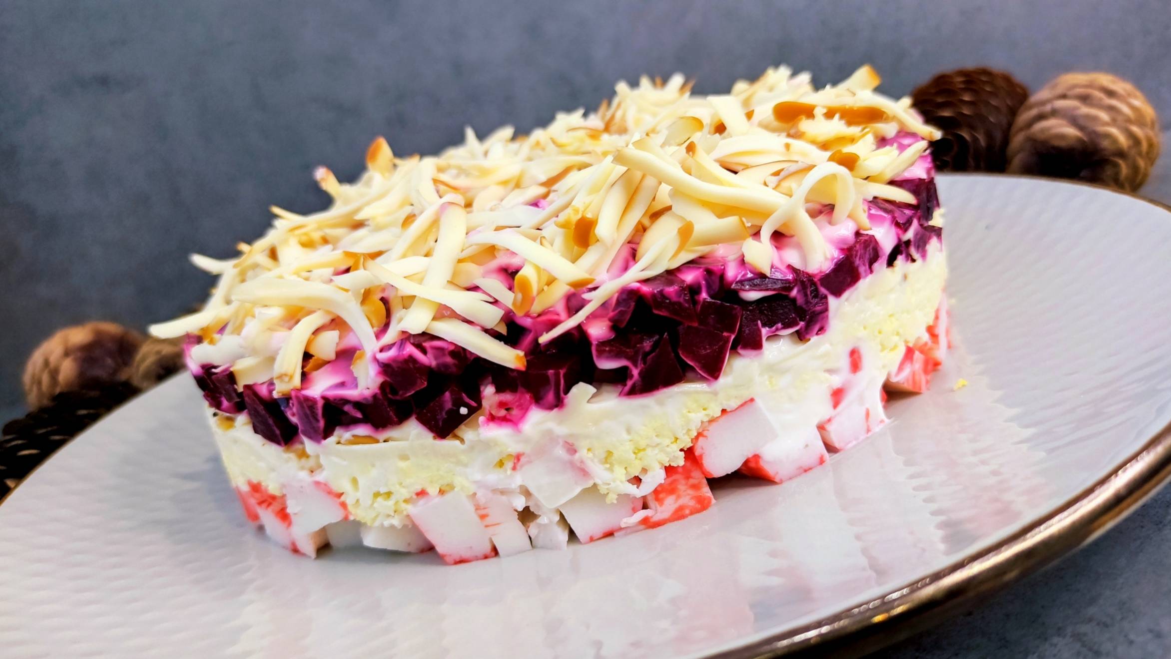 Салат Карнавал. Рецепт салата с крабовыми палочками и свёклой. Слоёный салат. смотреть онлайн