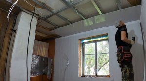 Потолок из ПВХ панелей по металлическому каркасу