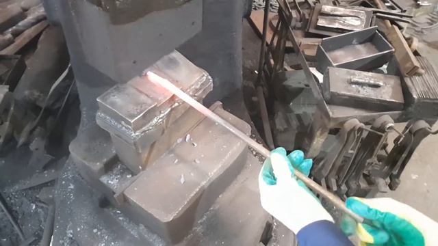 Садовые фонари с элементами ручной ковки