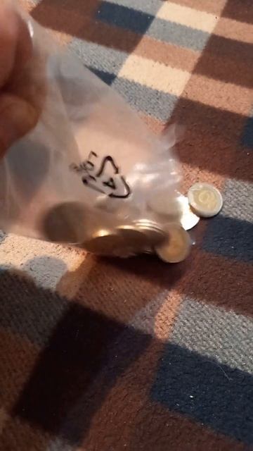 Из пакета высыпаем МОНЕТЫ 200 и 100 ТЕНГЕ на байковую пов? смотреть онлайн