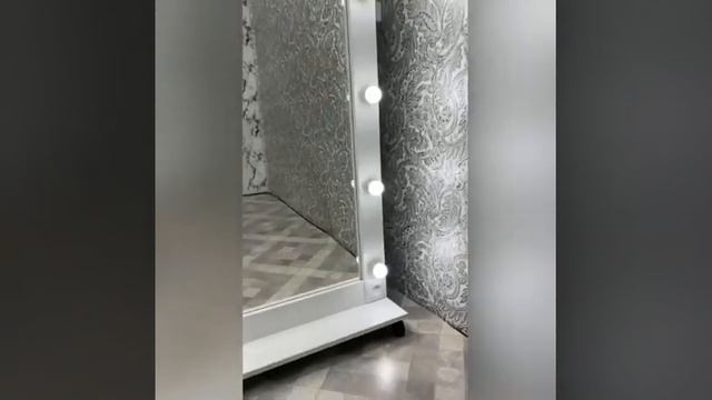 Ростовое зеркало с лампами на колесиках смотреть онлайн