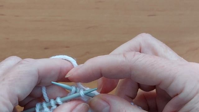 Теплый узор спицами для детской кофточки, шапочки, свитера. смотреть онлайн