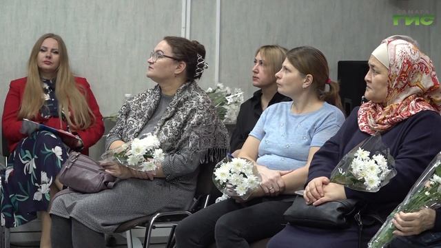 В Самаре поздравили многодетных матерей с наступающи?