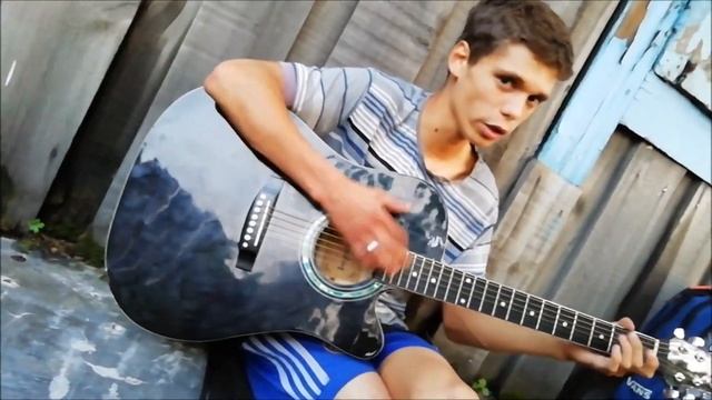 Песни под гитару! Дворовое исполнение, голос у парня ваще огонь! Смотреть до конца))) смотреть онлайн