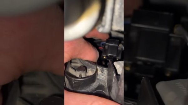 Замена лампочек ближнего света Hyundai Solaris 2019