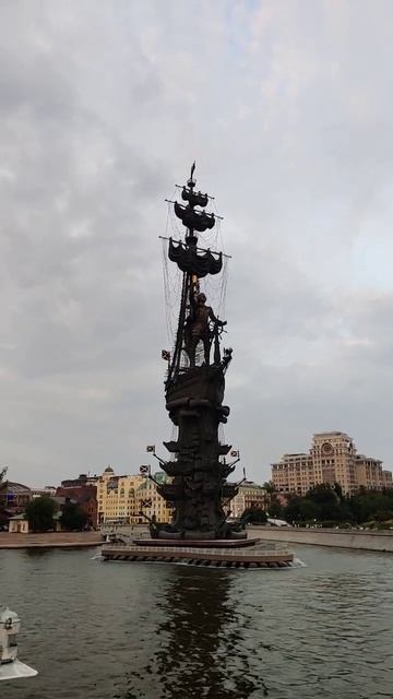 Памятник Петру-1 смотреть онлайн