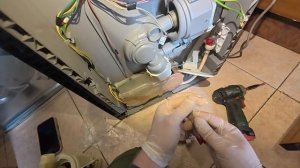 Настольная посудомоечная машина Bosch не моет.Конструктив машинки,2010 год с пластиковым дном.