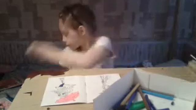 Челлендж: разукрашиваю раскраску левой рукой смотреть онлайн