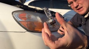 Меняем лампочку в Киа Спектра (Kia Spectra)