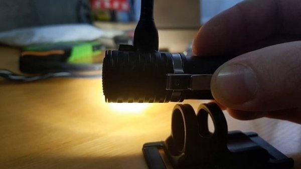 sofirn hs 10 распаковка , обзор в темноте ,ссылка на озон https: