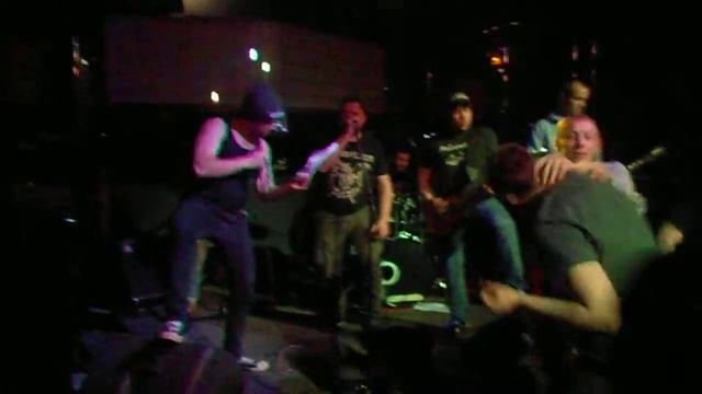 THE DEGRADATION feat Зелёный и Мартин- Я буду жить. (Киров 3.12.2016) смотреть онлайн
