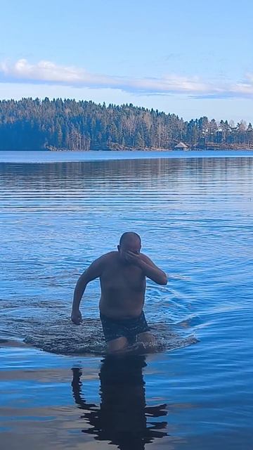 Купание_близ_Сортавала_Вуорио_залив_Юхинлахти_04.05,25