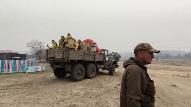 переброска Авиалесоохраны с ликвидированного пожара в Забайкальском крае на действующий смотреть онлайн