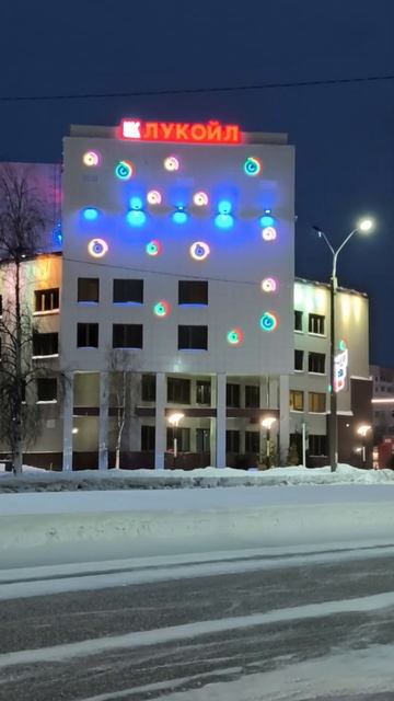 Перегородил весь обзор... #2025 #лукойл