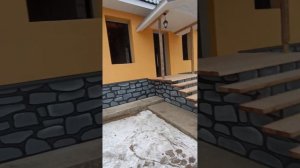 Как правильно установить отливы на цоколь дома..))