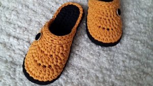 Тапочки из трикотажной пряжи.