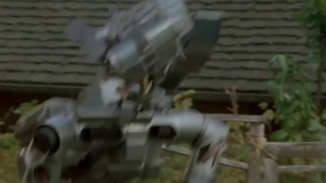 Разряд молнии попадает в робота, и он оживает наподобие создания Франкенштейна. смотреть онлайн