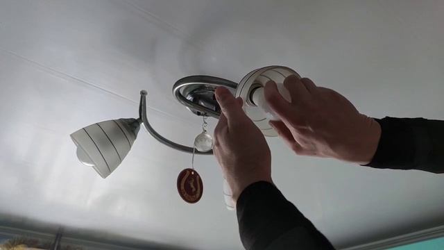Как поменять лампочку? (How to change a light bulb?) Як замінити ла? смотреть онлайн