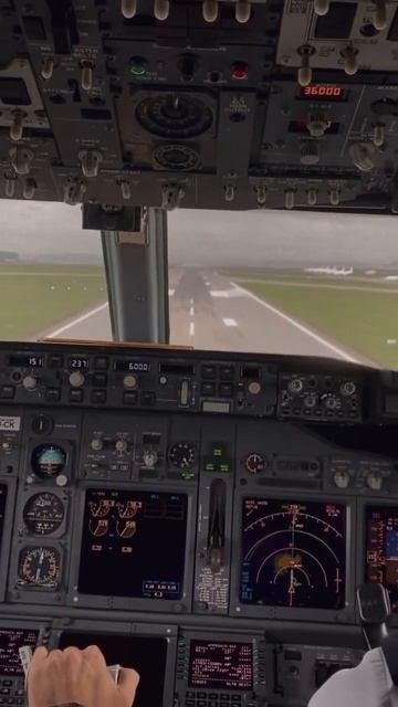 Посадка самолета B-737 NG во Внуково смотреть онлайн