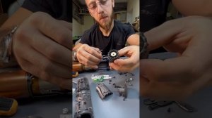 Разбор с устранением дефекта и сборка стайлер Dyson