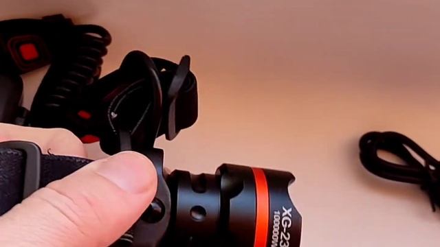 Наголовний ліхтар XG-233 потужна лампа P50, 3 акумулятори 18 смотреть онлайн