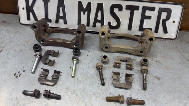 Обслуживаем задние тормоза на Солярисе перед летом смотреть онлайн