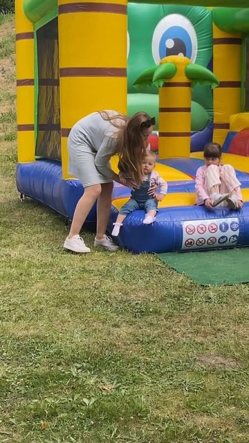 Маша и батут