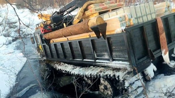 АТС преодолевает ручей