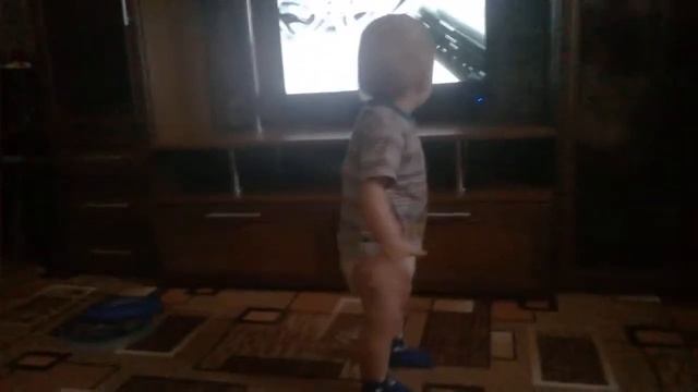 Мой малыш танцует)