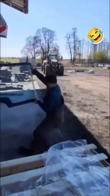 Твой первый рабочий день #друг#работа#смех#поляки#мемы смотреть онлайн