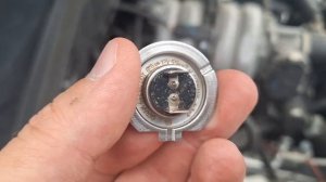 LADA NIVA TREVEL  ПЕРЕГОРЕЛА ЛАМПОЧКА БЛИЖНЕГО СВЕТА. ПОМЕНЯЛ