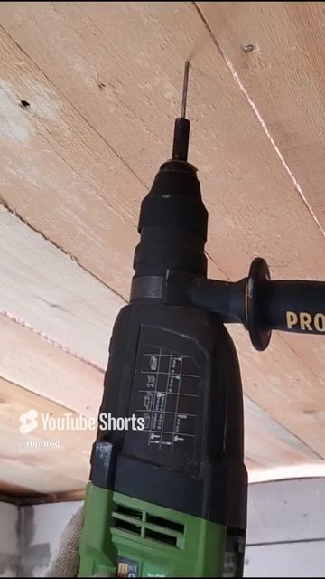 Перфоратор вместо молотка, осваиваю новый способ забивания гвоздей #shorts #перфоратор смотреть онлайн