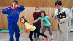 СОРВАЛИ урок ФИЗРЫ ! Как Училка Кейт НАКАЗАЛА весь Класс