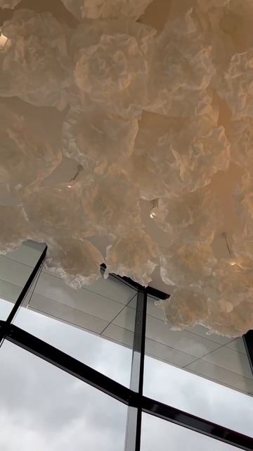 Потолок "Облачное небо" в офисе продаж «Upside Towers» смотреть онлайн