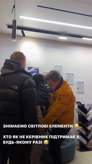 как снимать светильники в натяжном потолке смотреть онлайн