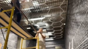 Монтаж модульного освещения соты в Барбершоп