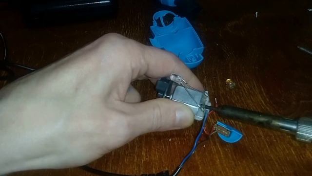 Перестала работать лампочка в мини-пылесос замена на ?