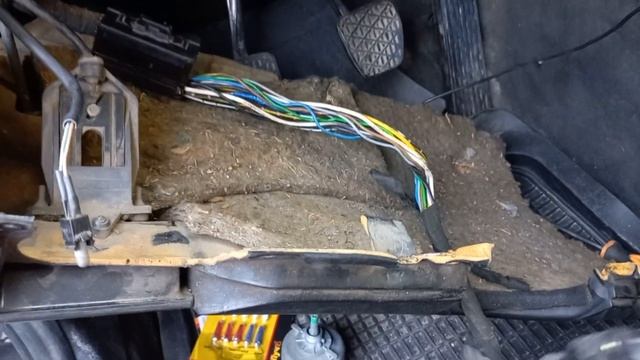 Не работает ближний свет на Mercedes-Benz w124. Причина найден? смотреть онлайн