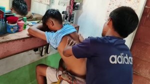 Интенсивный индийский парикмахерский массаж всего за 100 рупий