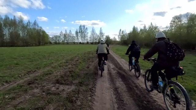 На Пути Механизированной Бригада встали Свиньи с разрушенной фермы.Пытаемся идти на прорыв. смотреть онлайн