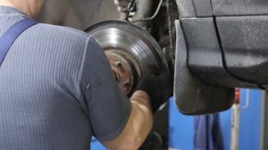 Как поменять тормозные диски и колодки на Форд Куга. Советы и лайфхаки.