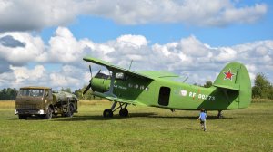 Самолёт АН-2. Запуск двигателя и взлёт.