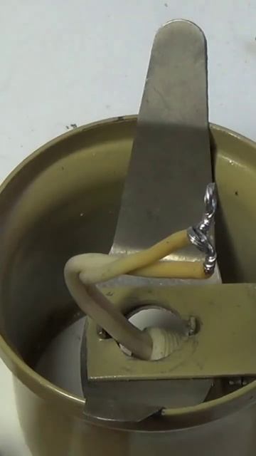 Почему болтается патрон в люстре смотреть онлайн