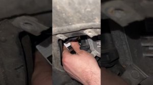 BMW 5 series F10  замена лампы ближнего света