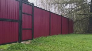 Лучший забор из профлиста. Как сделать красивый забор своими руками.