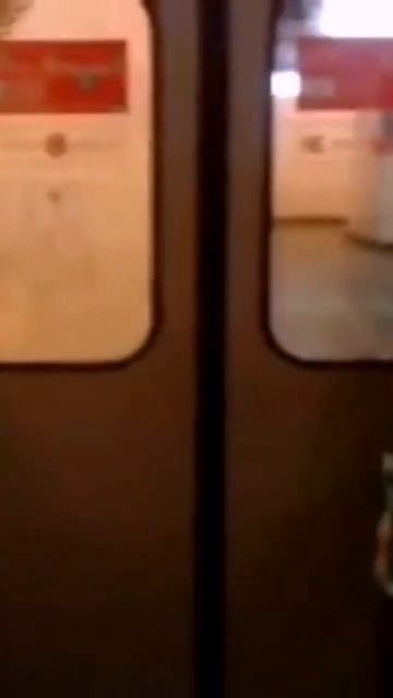 Очень сильно двери закрываются вагон Ема-502 #sorts смотреть онлайн