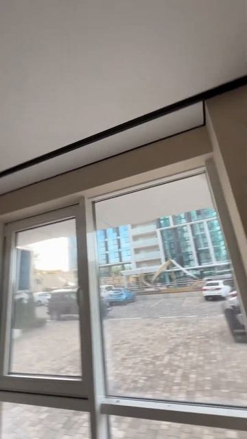 Черные светильники и скрытый черный карниз в натяжных смотреть онлайн