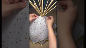 Упаковка букета роз из атласных лент, оформление буке?